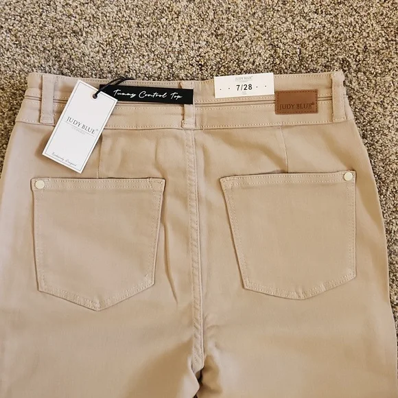 Judy Blue Jeans - Picture 6 of 10